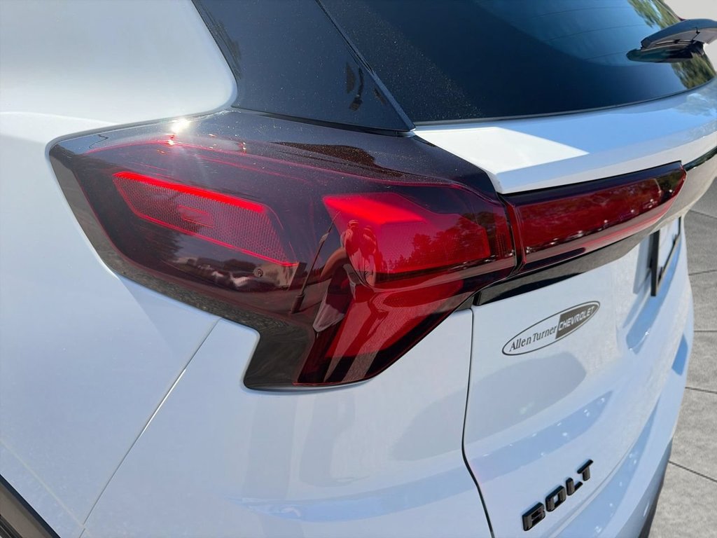 2027 Chevrolet Bolt LT - Photo 8