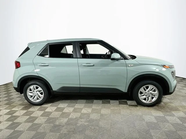 New 2026 Green Hyundai SE image 2