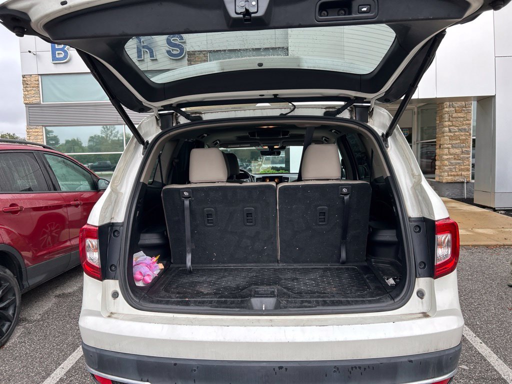 Used 2019 White Diamond Pearl Honda Touring image 3