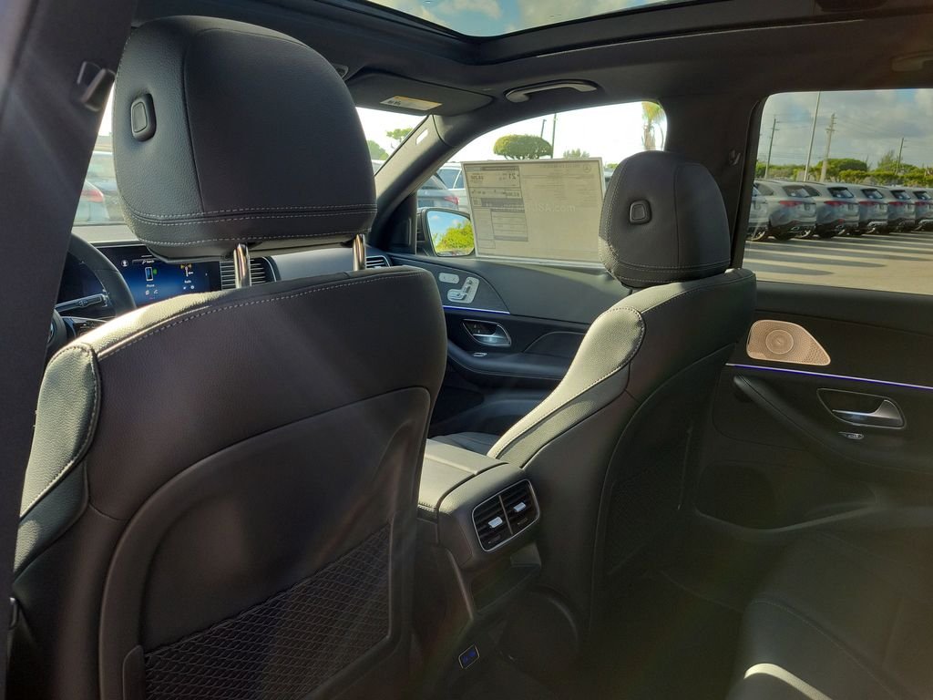 New 2026 MANUFAKTUR Moonlight White Magno Mercedes-Benz GLE 450 image 13
