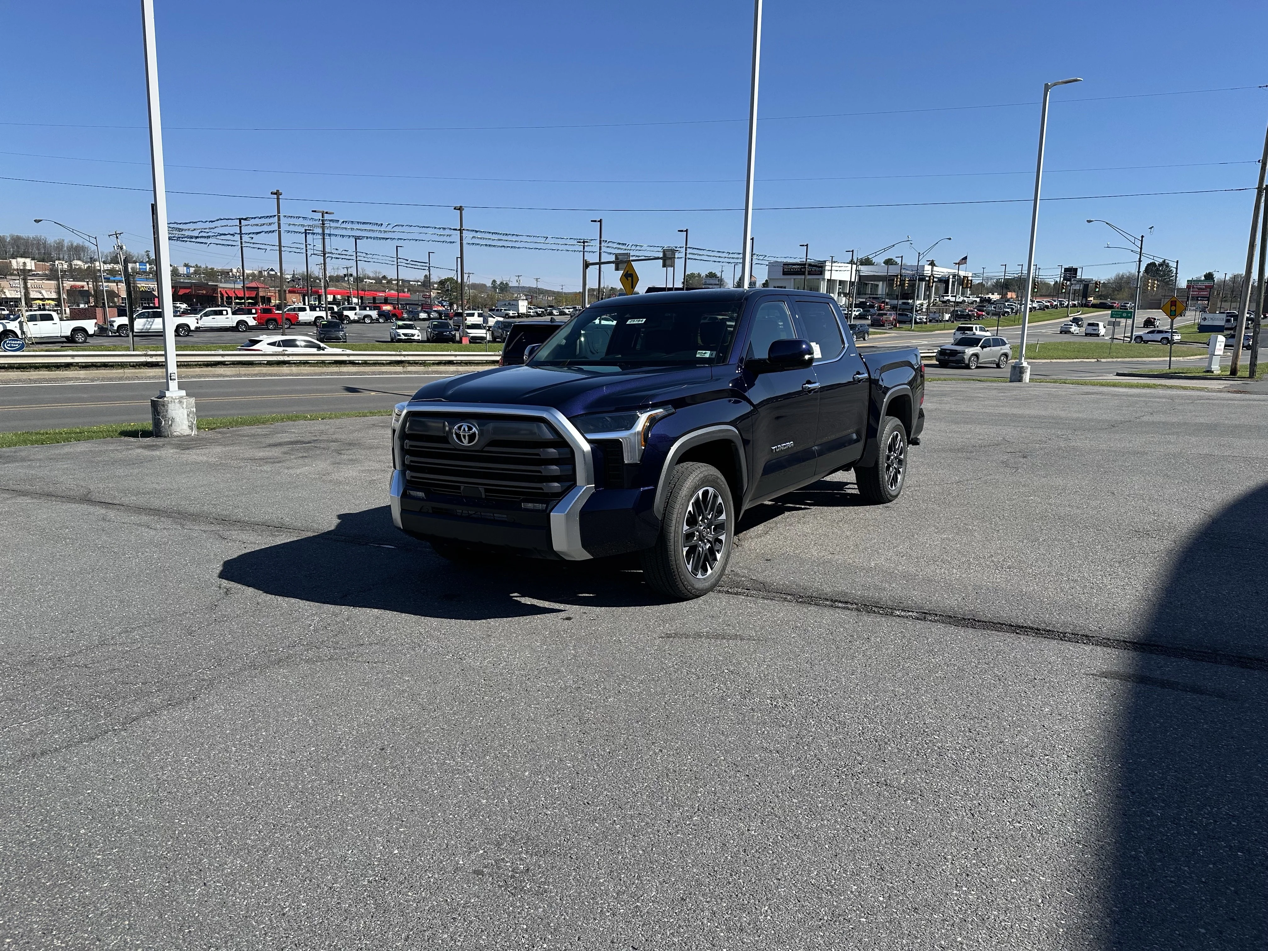 2026 Toyota Tundra Limited - Photo 7