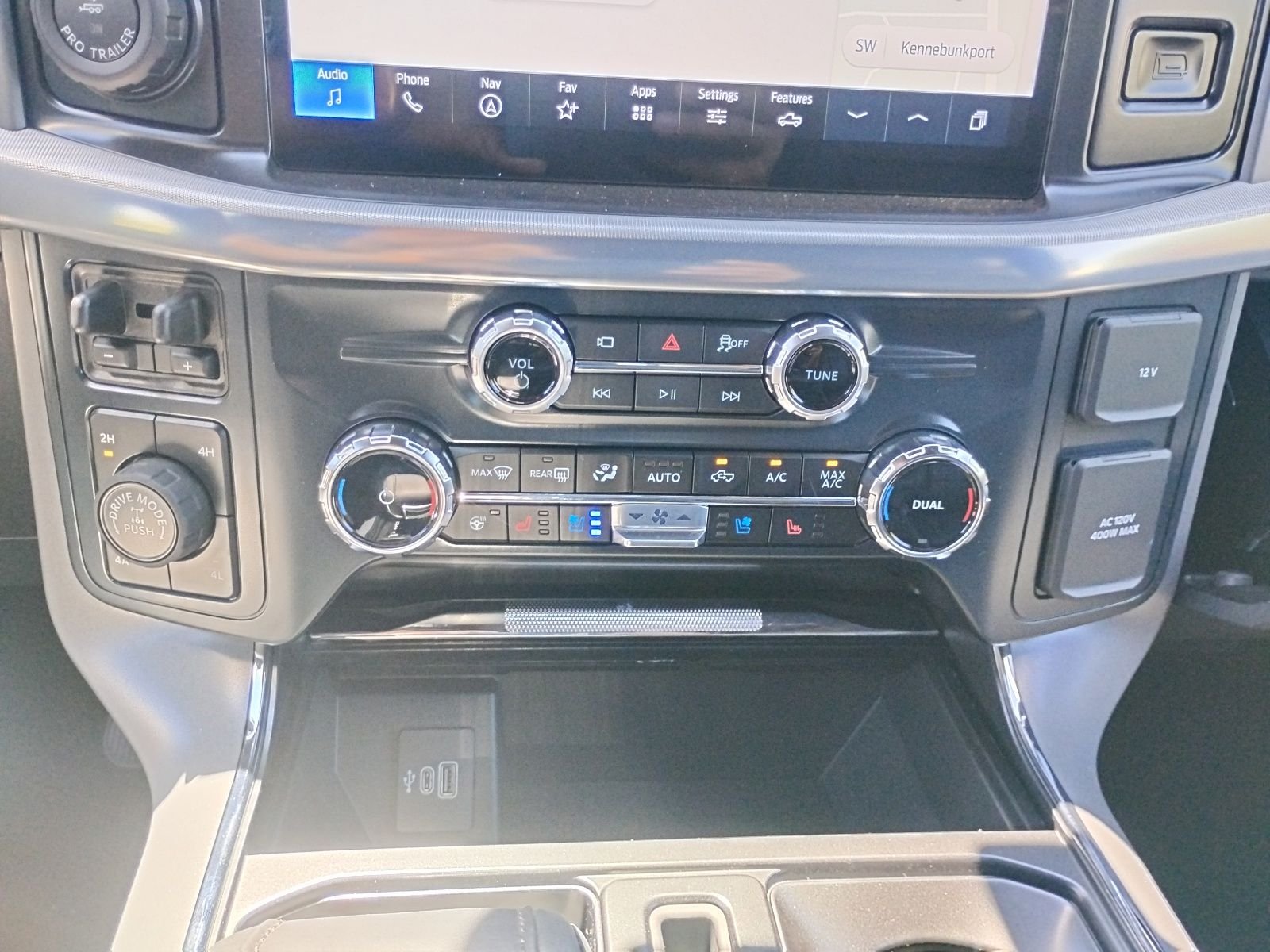 New 2026 Agate Black Metallic Ford Lariat® image 23