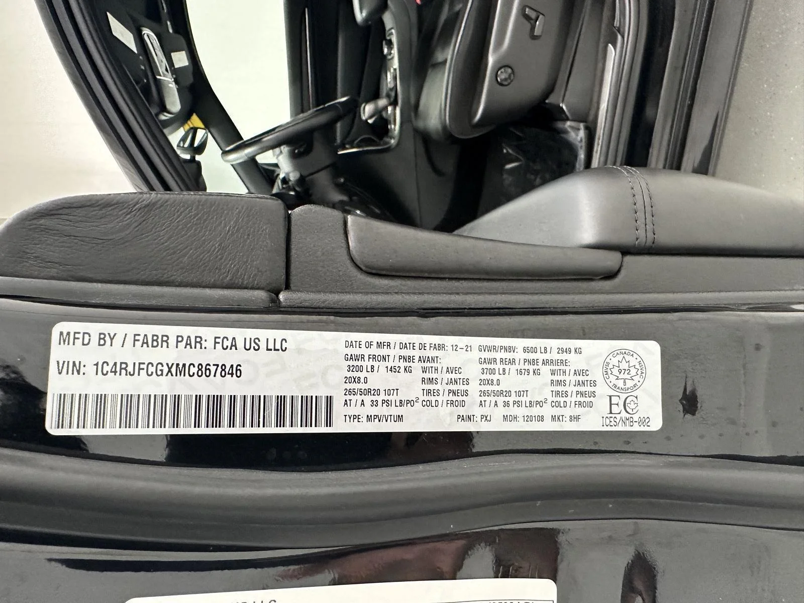 Used 2021 Diamond Black Crystal Pearl Jeep Overland image 32