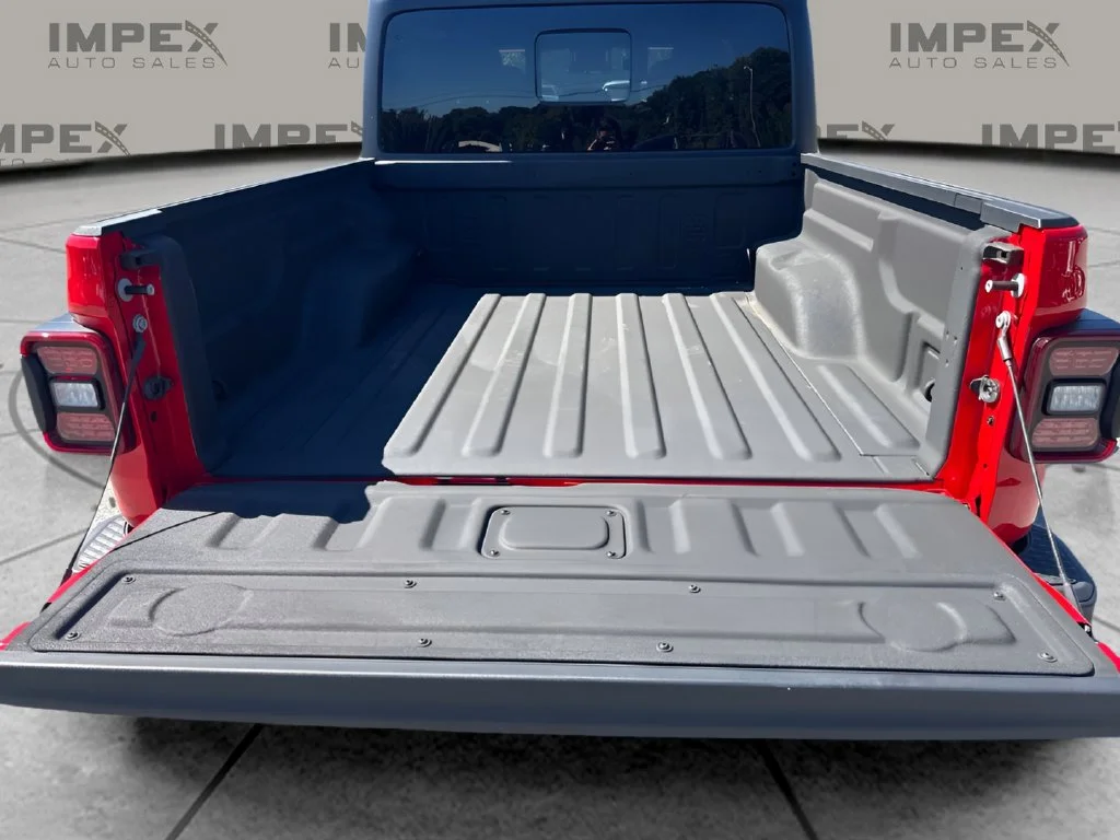 Used 2024 Red Jeep Sport S image 9