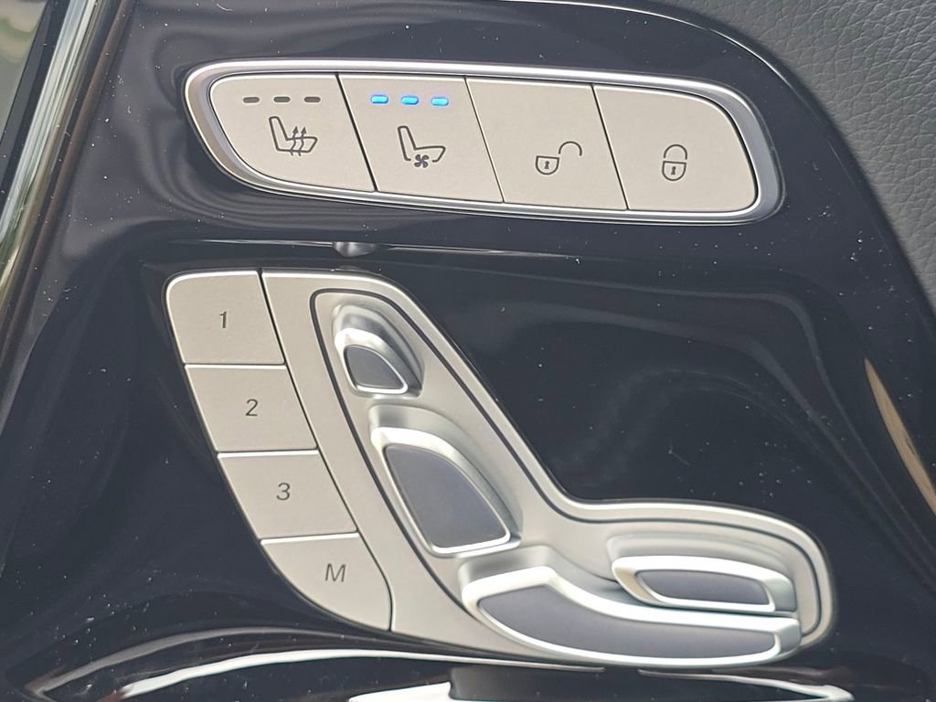 New 2026 MANUFAKTUR Desert Sand non-metallic Mercedes-Benz G 550 image 44