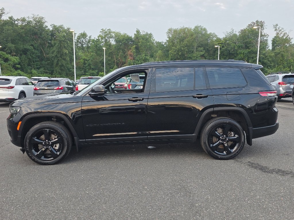 Certified Used 2023 Diamond Black Crystal Pearl Coat Jeep Altitude X image 12
