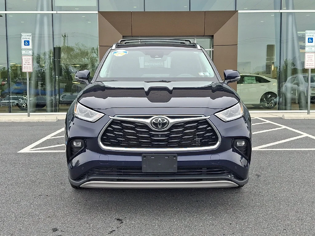 Used 2022  Toyota Platinum image 2