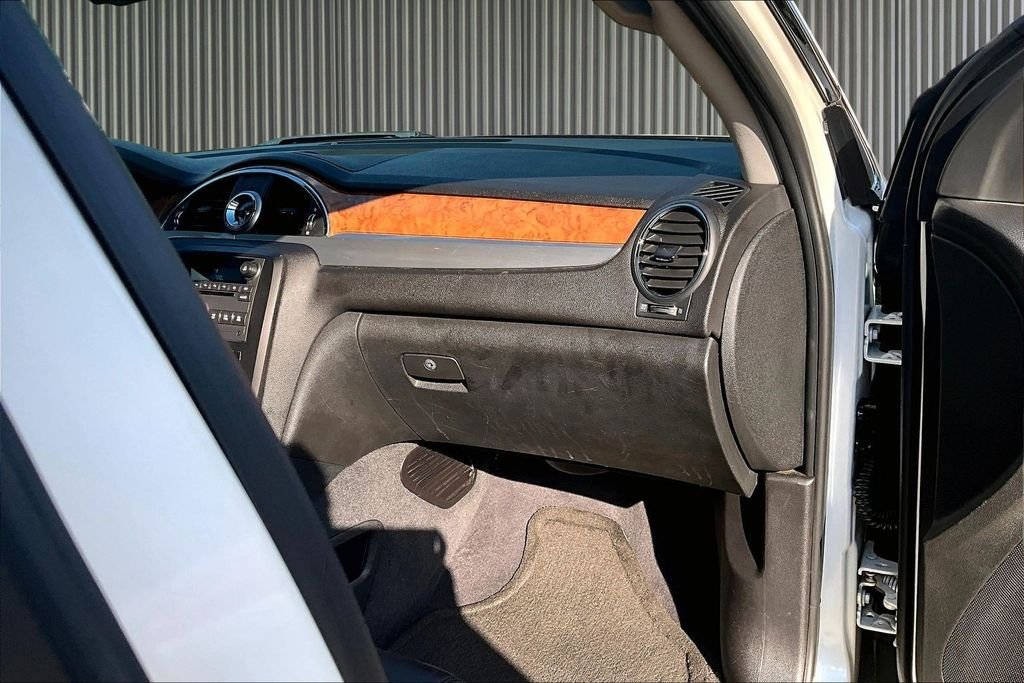 Used 2011 White Buick CXL image 18