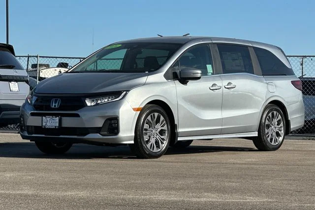 New 2026 Solar Silver Metallic Honda Touring image 8