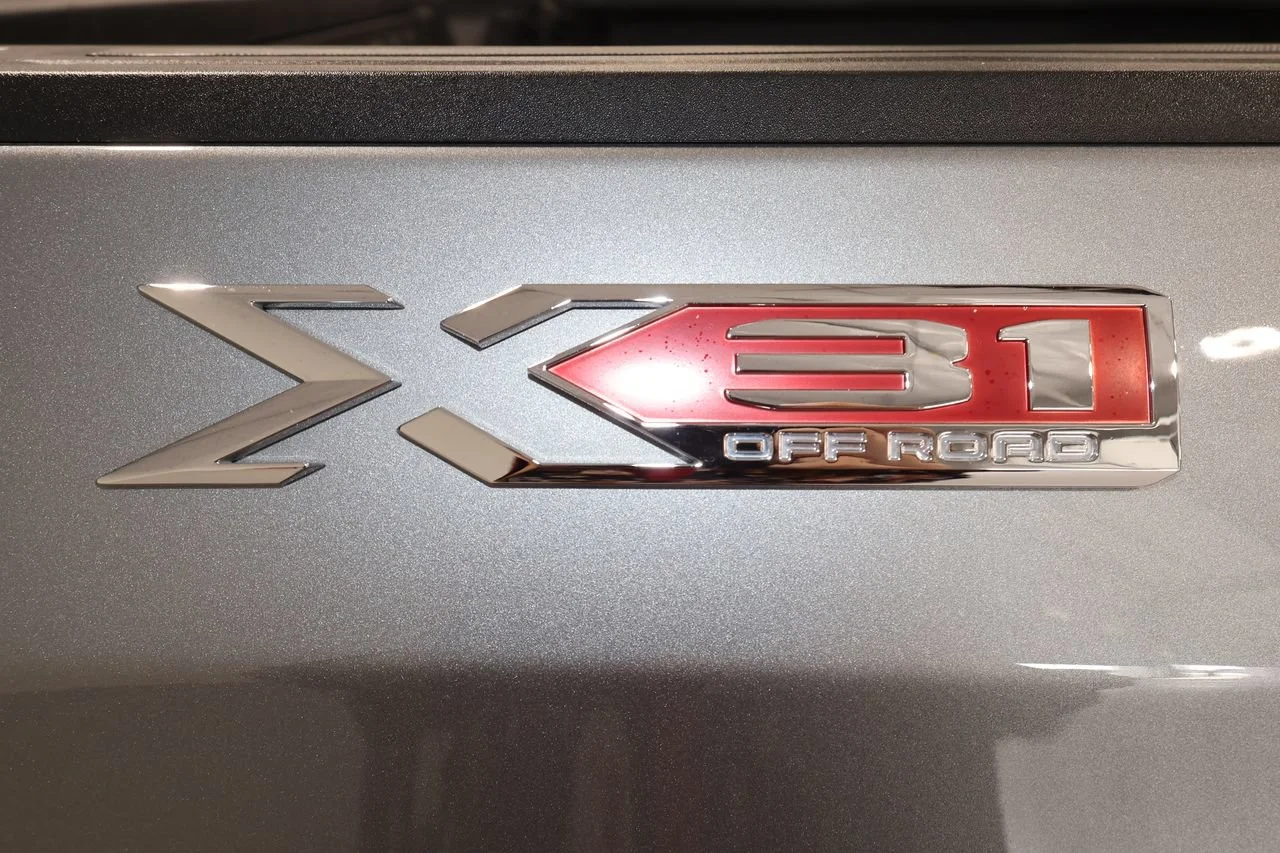 Used 2025 Sterling Metallic GMC SLT image 37