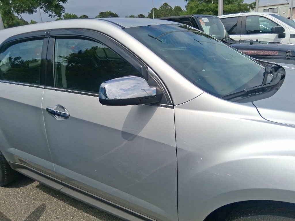 Used 2016 Silver Chevrolet LS image 4