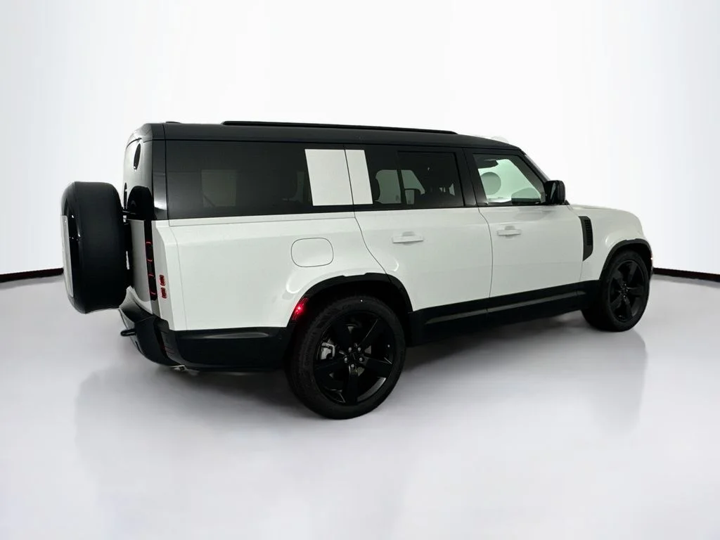 New 2026 Fuji White Land Rover X-Dynamic SE image 5