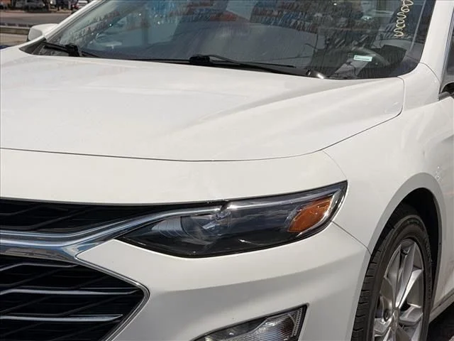 Used 2023  Chevrolet LT image 3