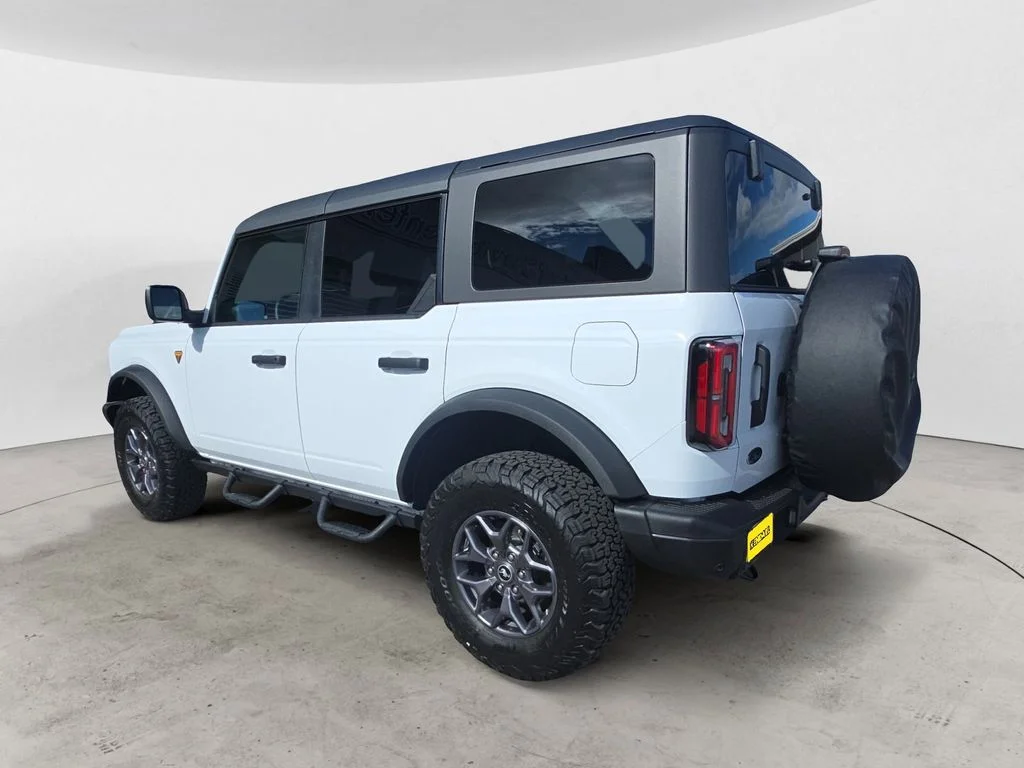 Used 2025 White Ford Badlands image 3