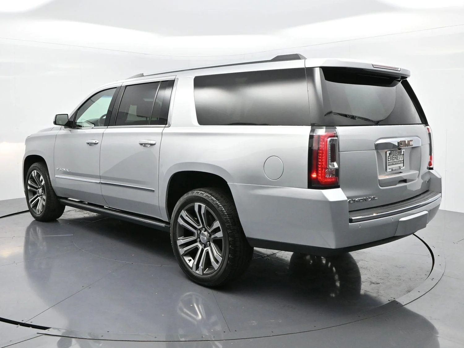 Used 2019 QUICKSILVER METALLIC GMC Denali image 5