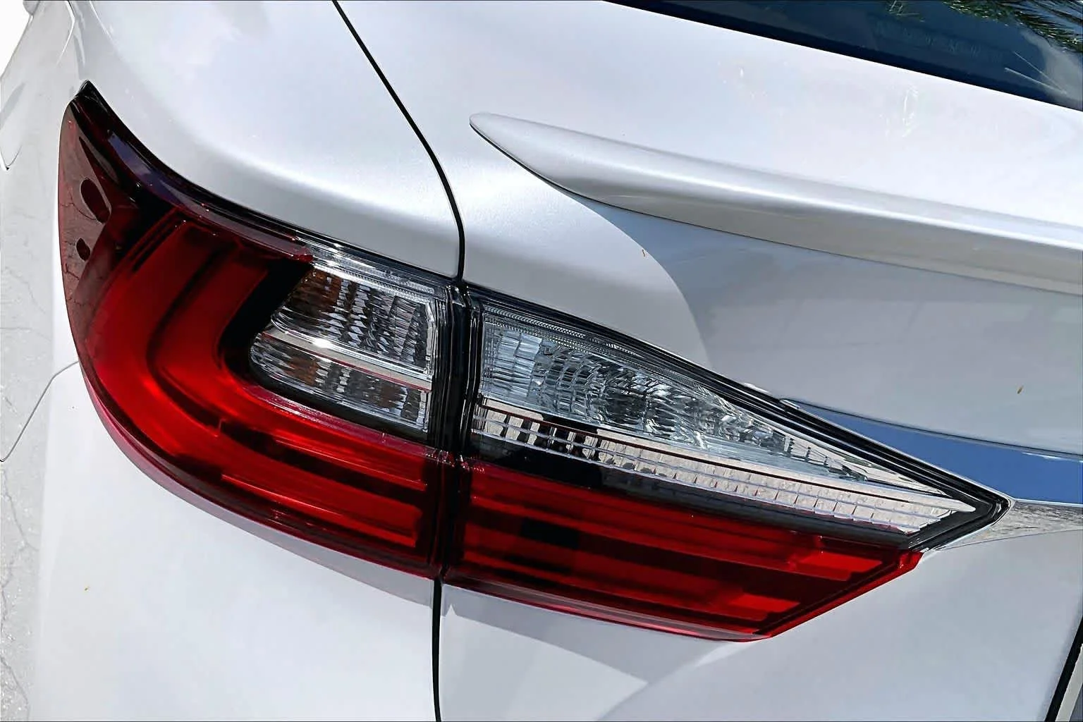 Used 2018 Eminent White Pearl Lexus  image 28