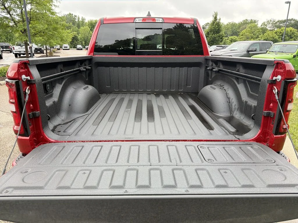 New 2026 Molten Red Pearl-Coat Exterior Paint Ram Laramie image 16