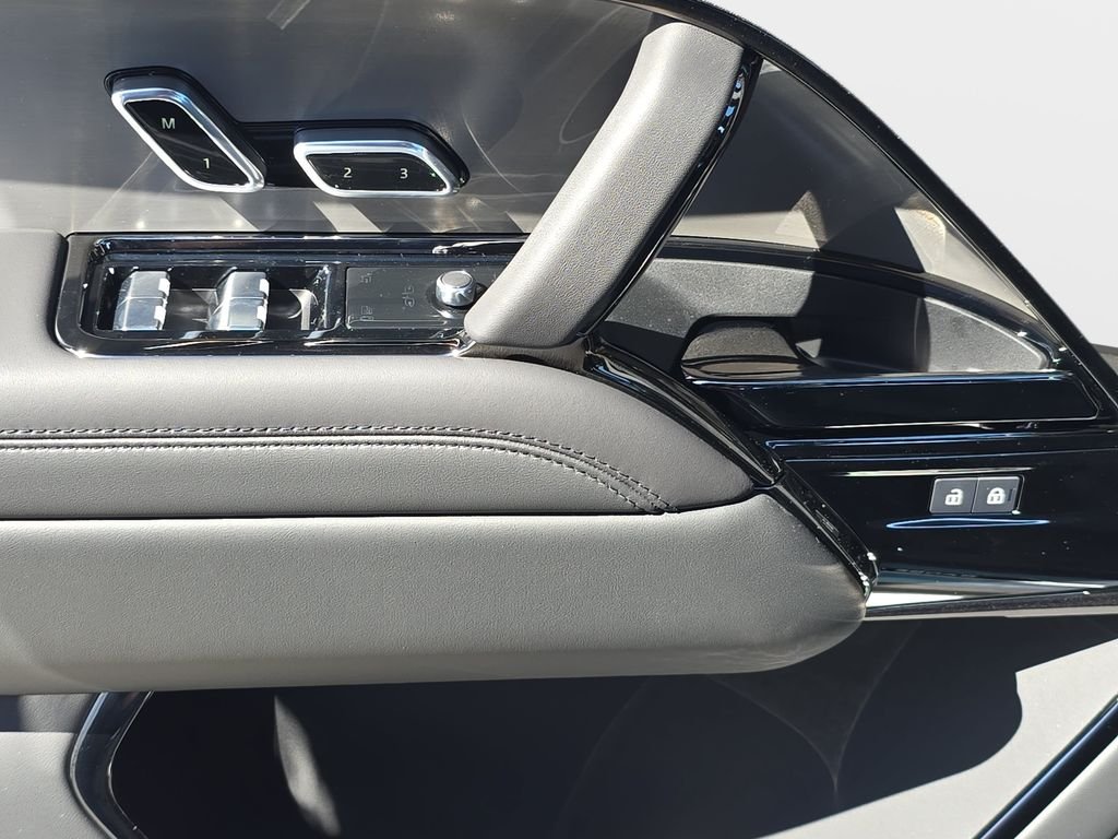New 2026 Fuji White Land Rover SE image 29