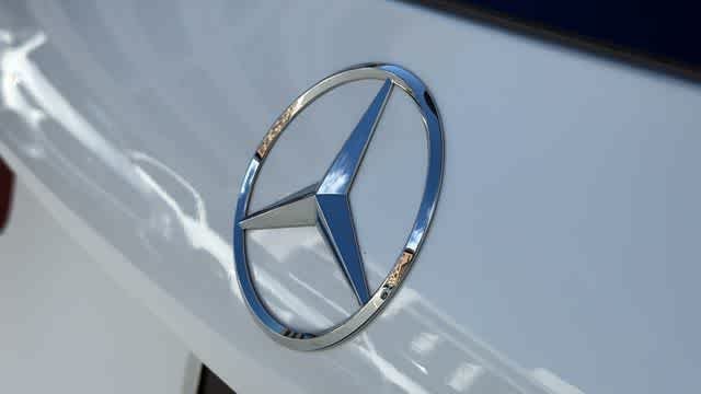 Certified Used 2025 Polar White Mercedes-Benz GLB 250 image 8