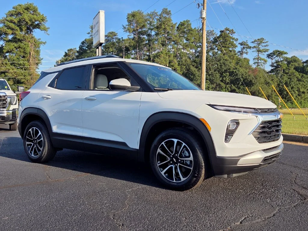 New 2026 Summit White Chevrolet LT image 25