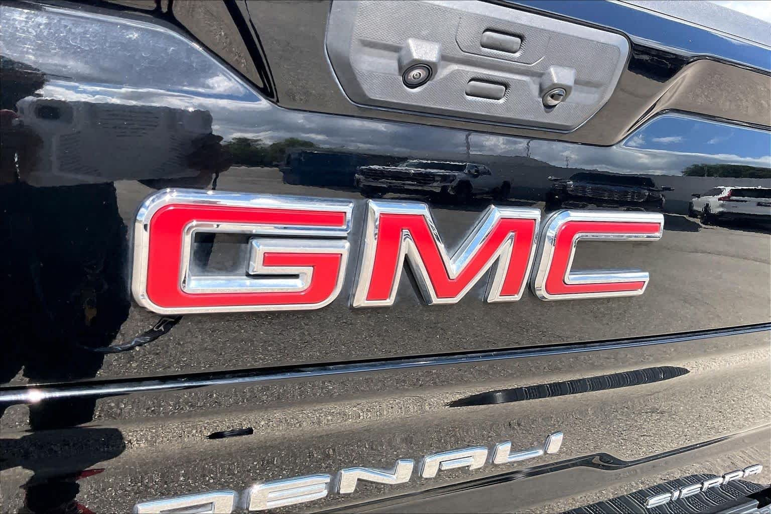Used 2024 Onyx Black GMC Denali image 31