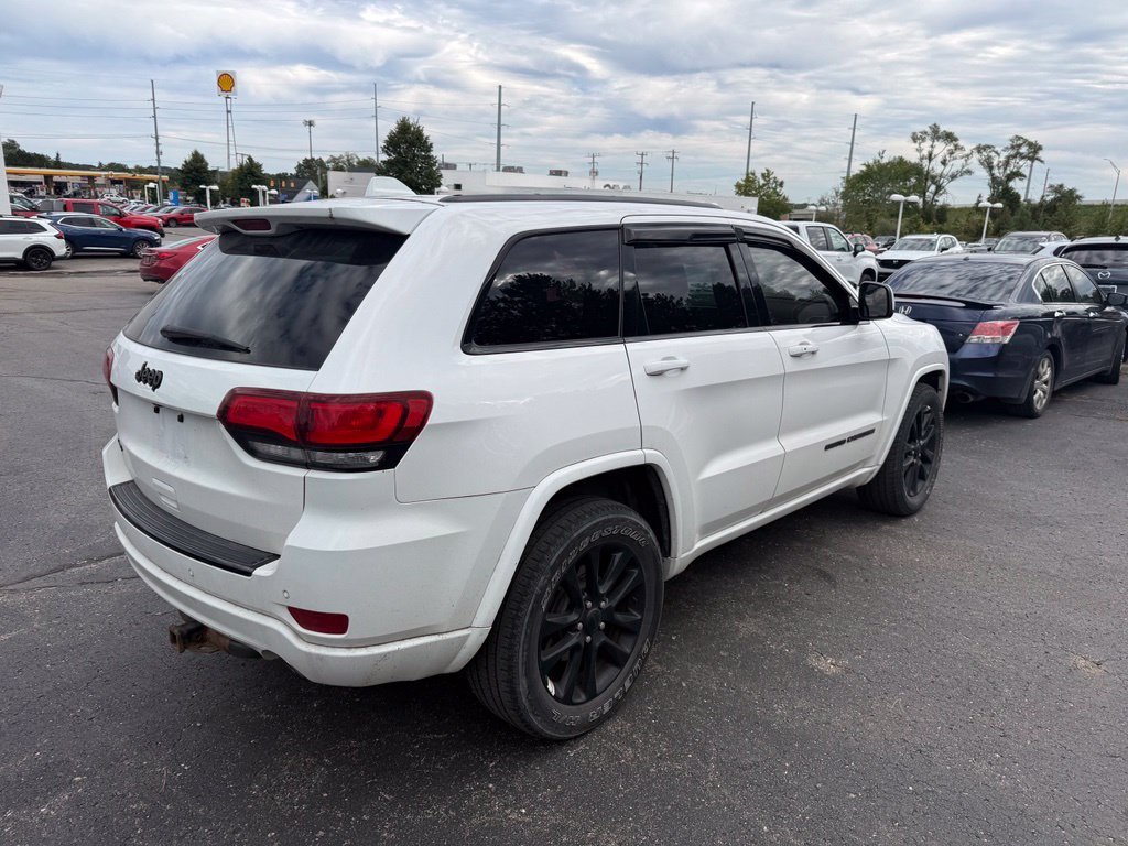 Used 2018 White Jeep Altitude image 3