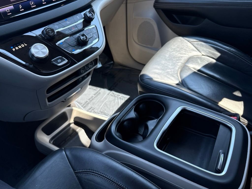 Used 2022 White Chrysler Touring L image 22