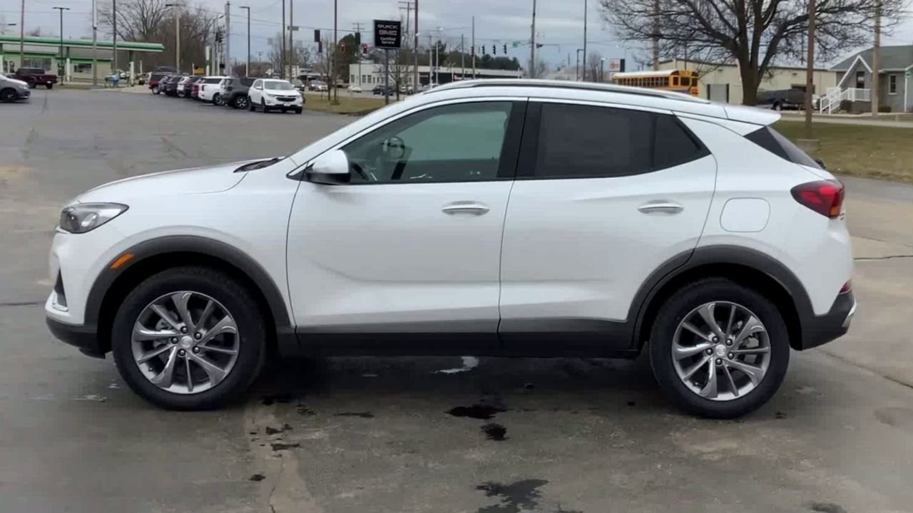 Used 2023 Off-white Buick Essence image 5