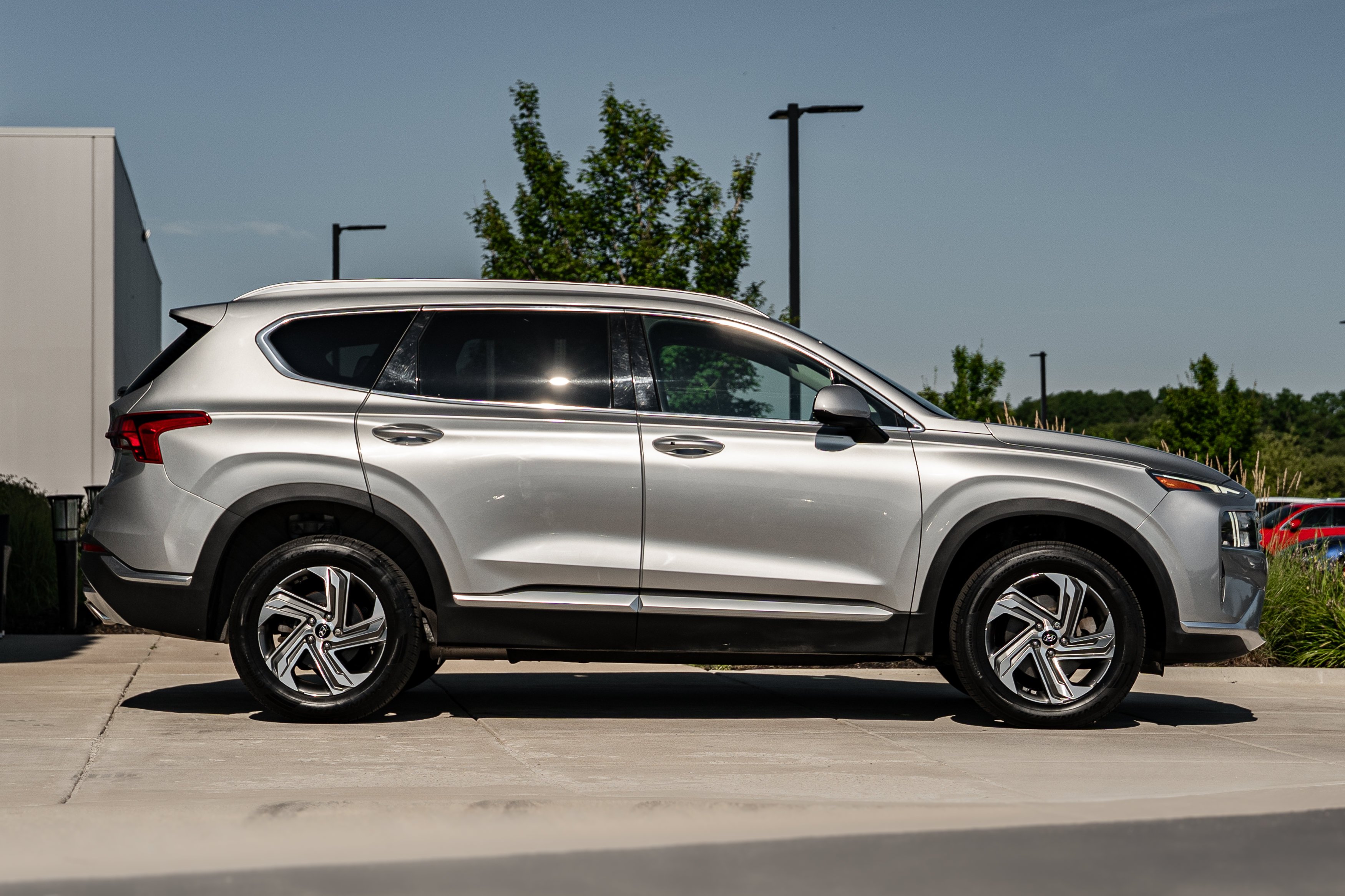 Used 2021 Shimmering Silver Hyundai SEL image 3