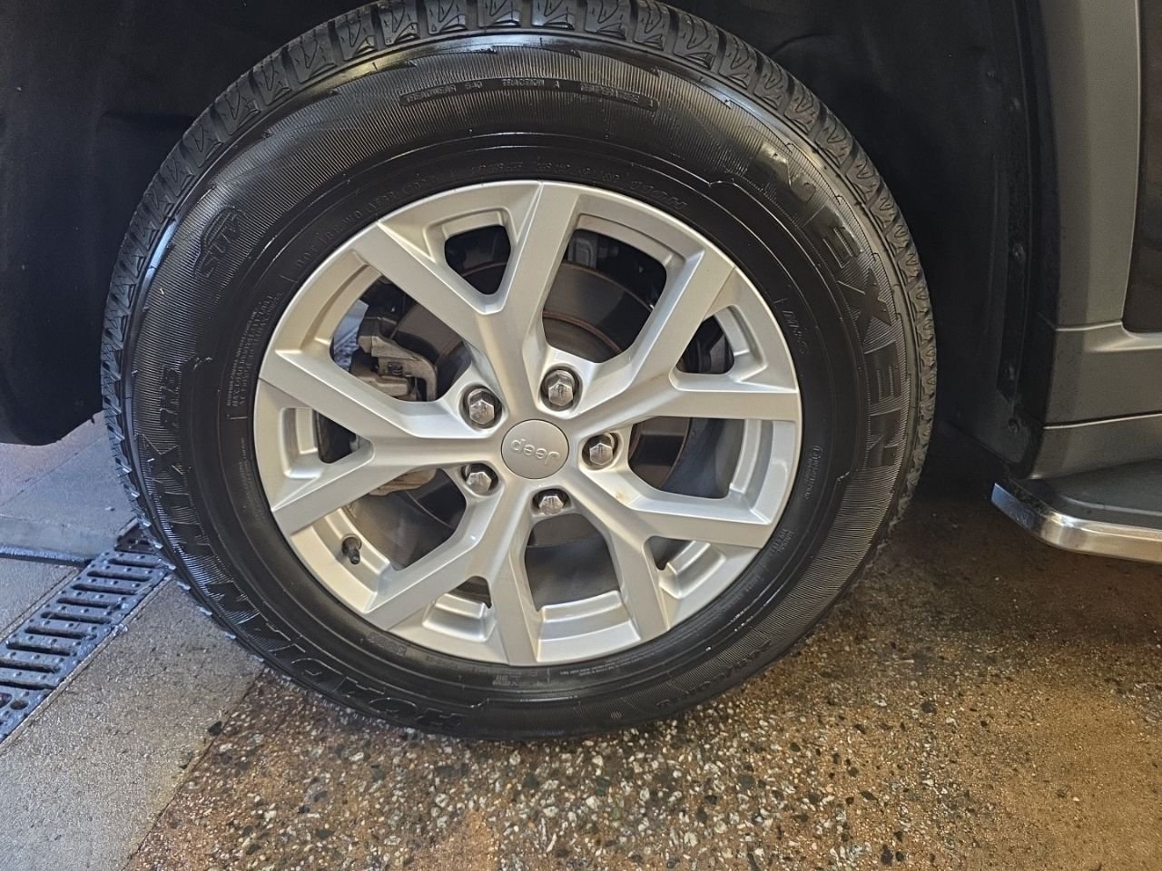 Used 2023 Black Jeep Limited image 32