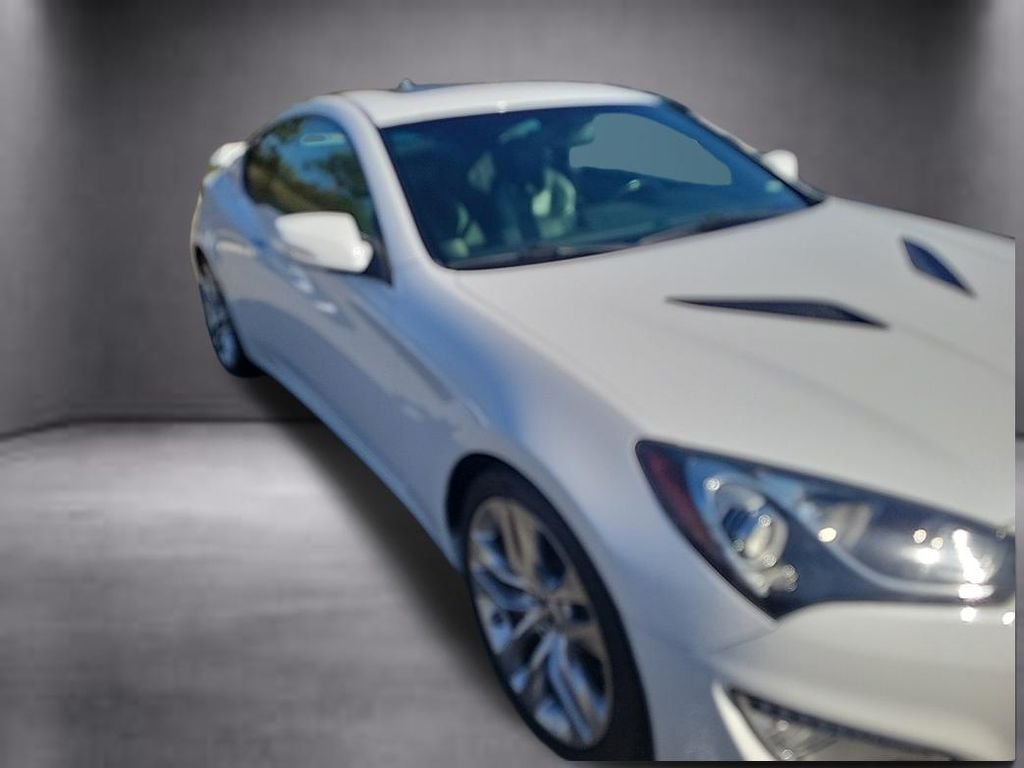 Used 2014 White Hyundai 3.8 Ultimate image 3