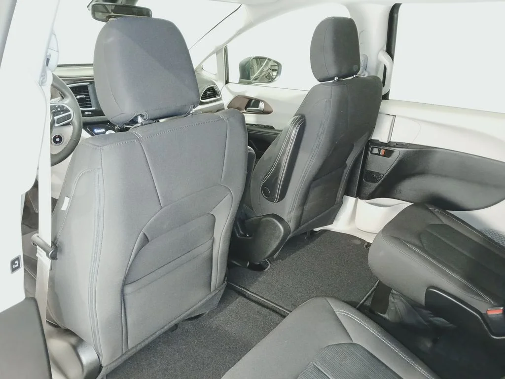 Used 2024 Black Chrysler LX image 15