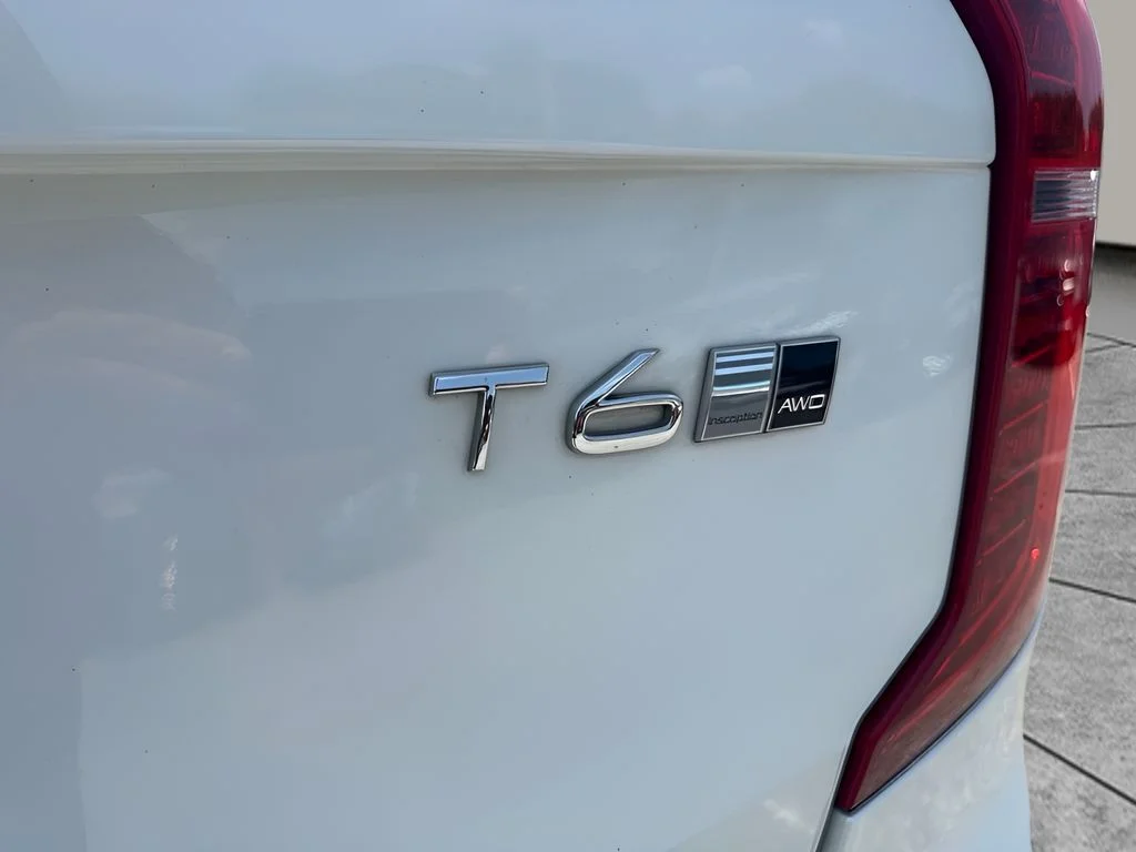 Used 2019 White Volvo T6 Inscription image 25