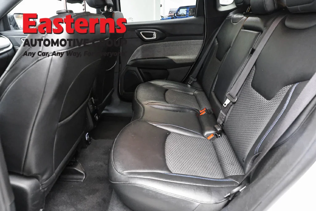 Used 2024 White Jeep Latitude image 20