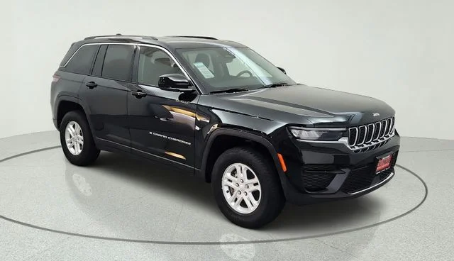 Used 2023 Black Jeep Laredo image 55