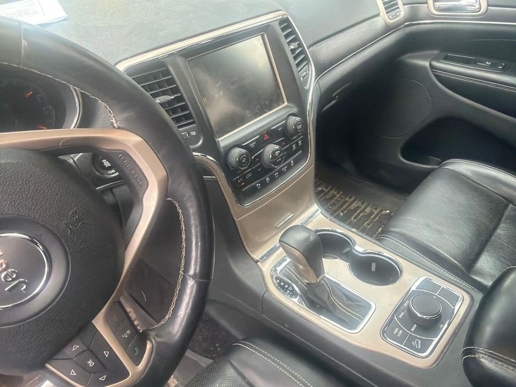 Used 2017 Silver Jeep Limited image 8