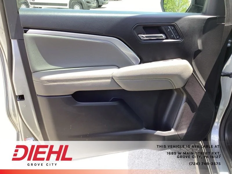 Used 2025 Gray Chevrolet ZR2 image 20