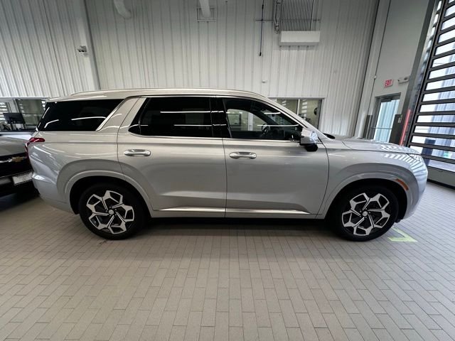 Used 2022 Silver Hyundai Calligraphy image 2