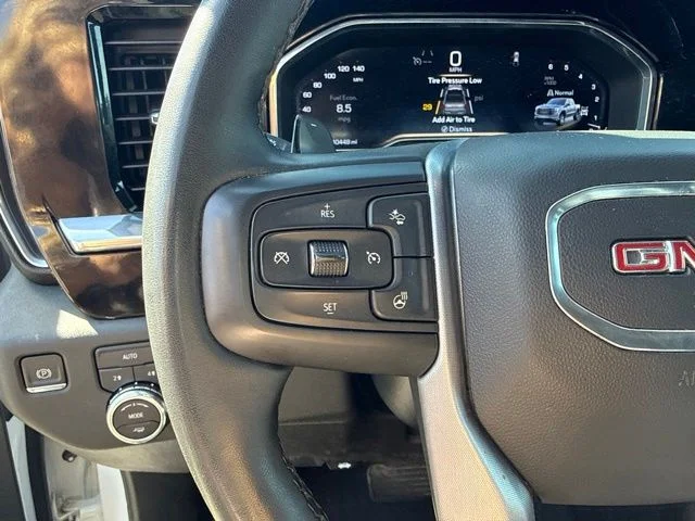 Used 2024 White GMC Elevation image 21
