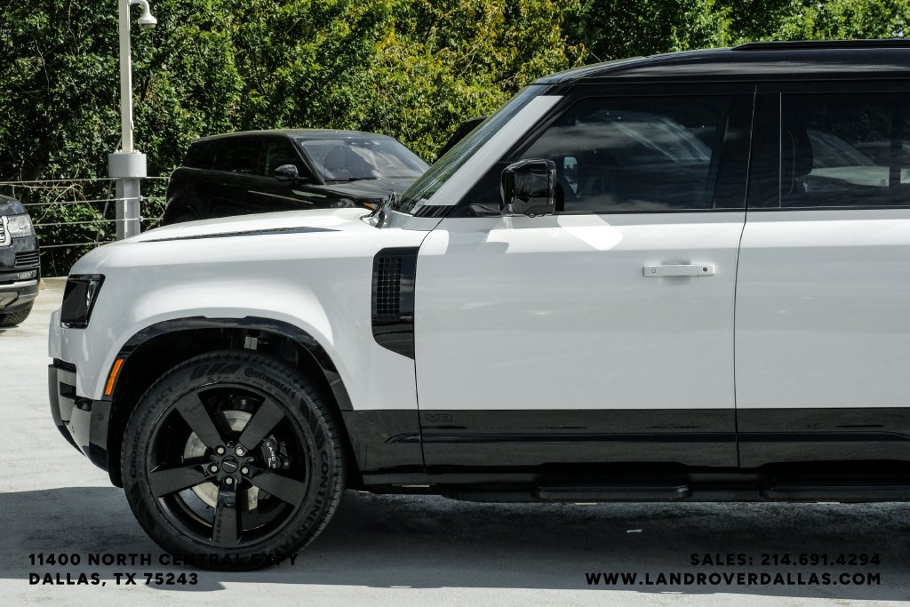 Used 2026 Fuji White Land Rover V8 image 14