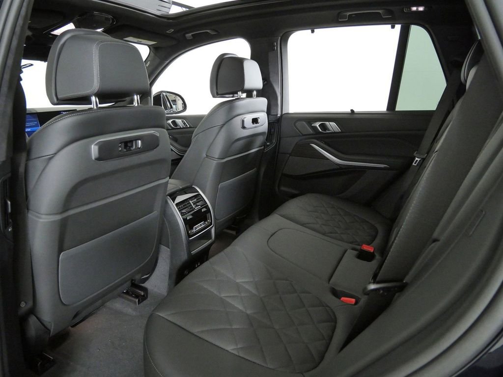 New 2026 Carbon Black Metallic BMW xDrive40i image 32