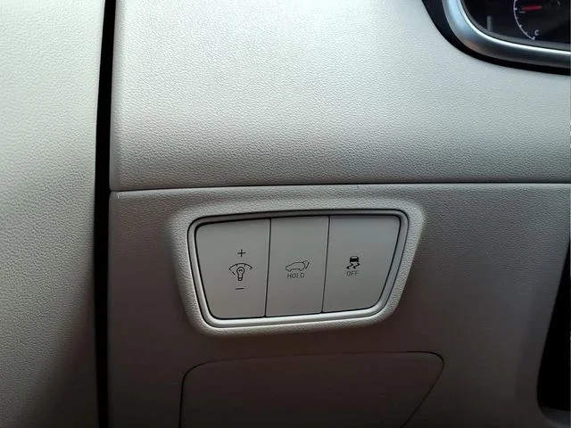 Certified Used 2023 White Hyundai SEL image 28