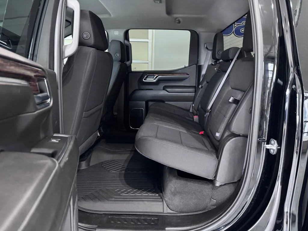 Certified Used 2024 Onyx Black GMC Elevation image 11