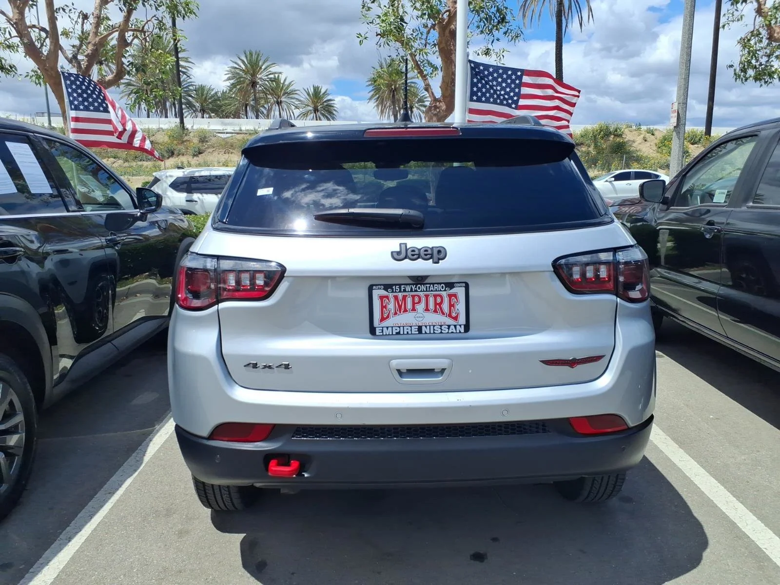 Used 2025 Silver Zynith Metallic Clearcoat Jeep Trailhawk image 17