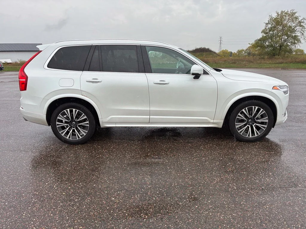Used 2020 White Volvo T5 Momentum image 1
