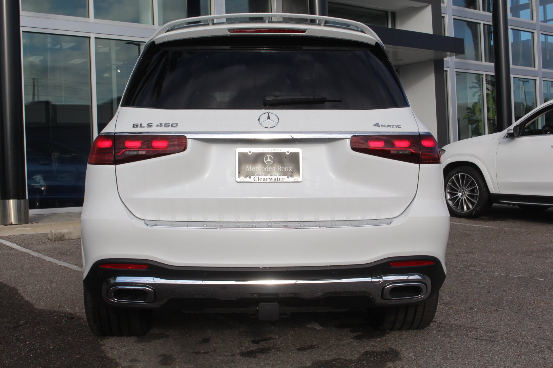 New 2026 MANUFAKTUR Moonlight White Metallic Mercedes-Benz GLS 450 image 35