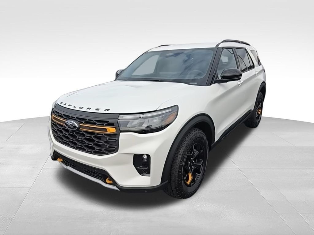 New 2026 Star White Metallic Tri-Coat Ford Tremor® image 4