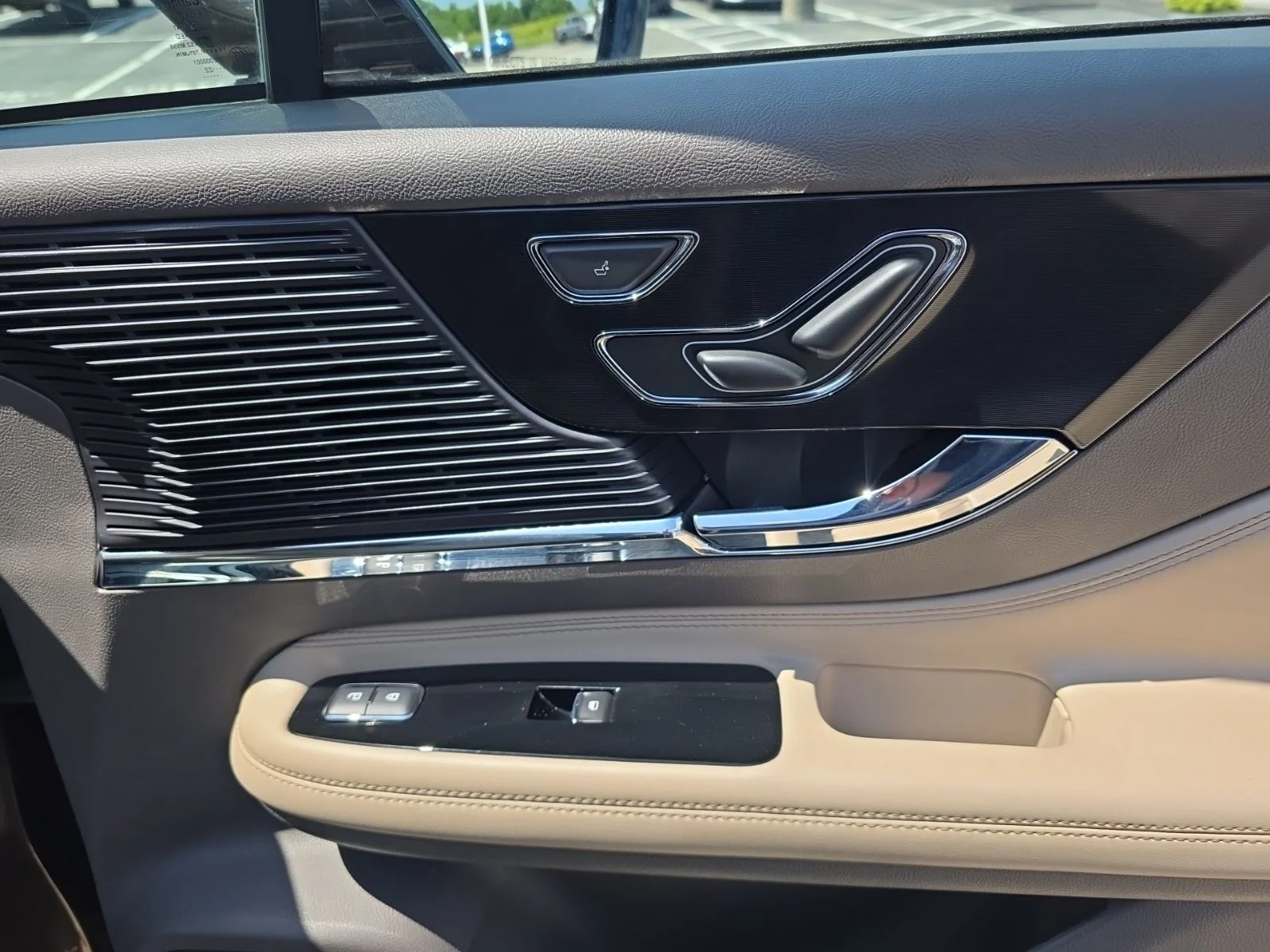 Used 2022 Smoke Metallic Lincoln Standard image 26