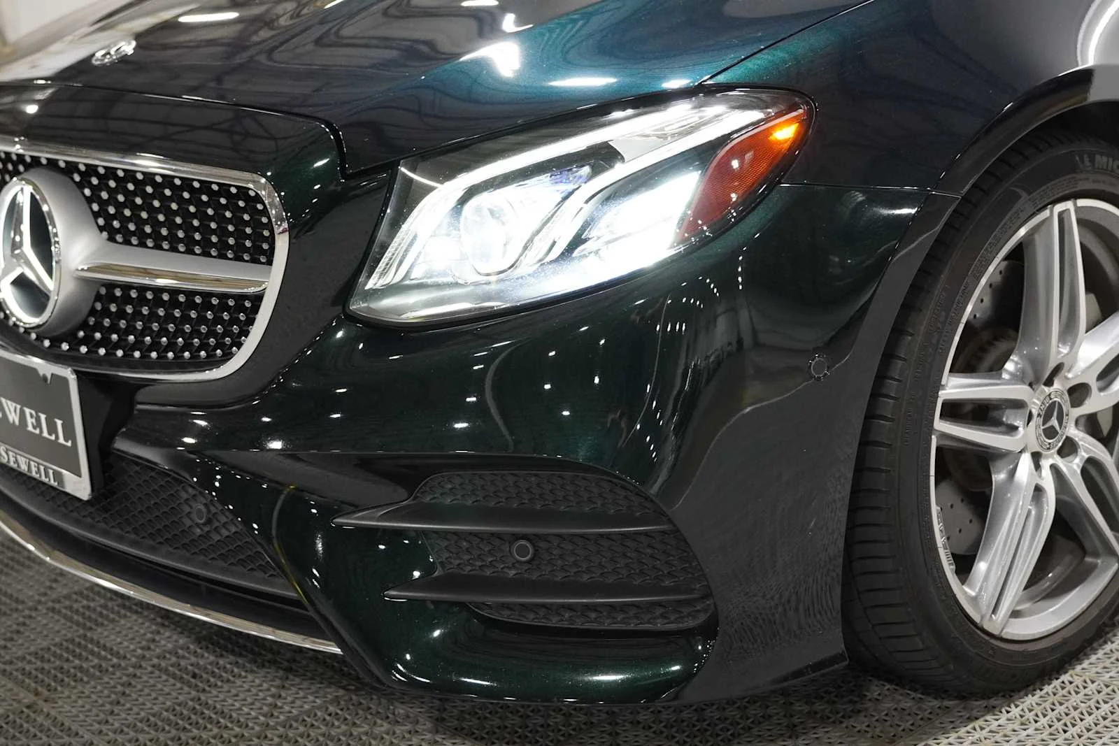 Used 2018 Emerald Green Metallic Mercedes-Benz E 400 image 7