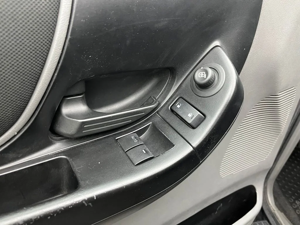 Used 2010  Ford XLT image 15